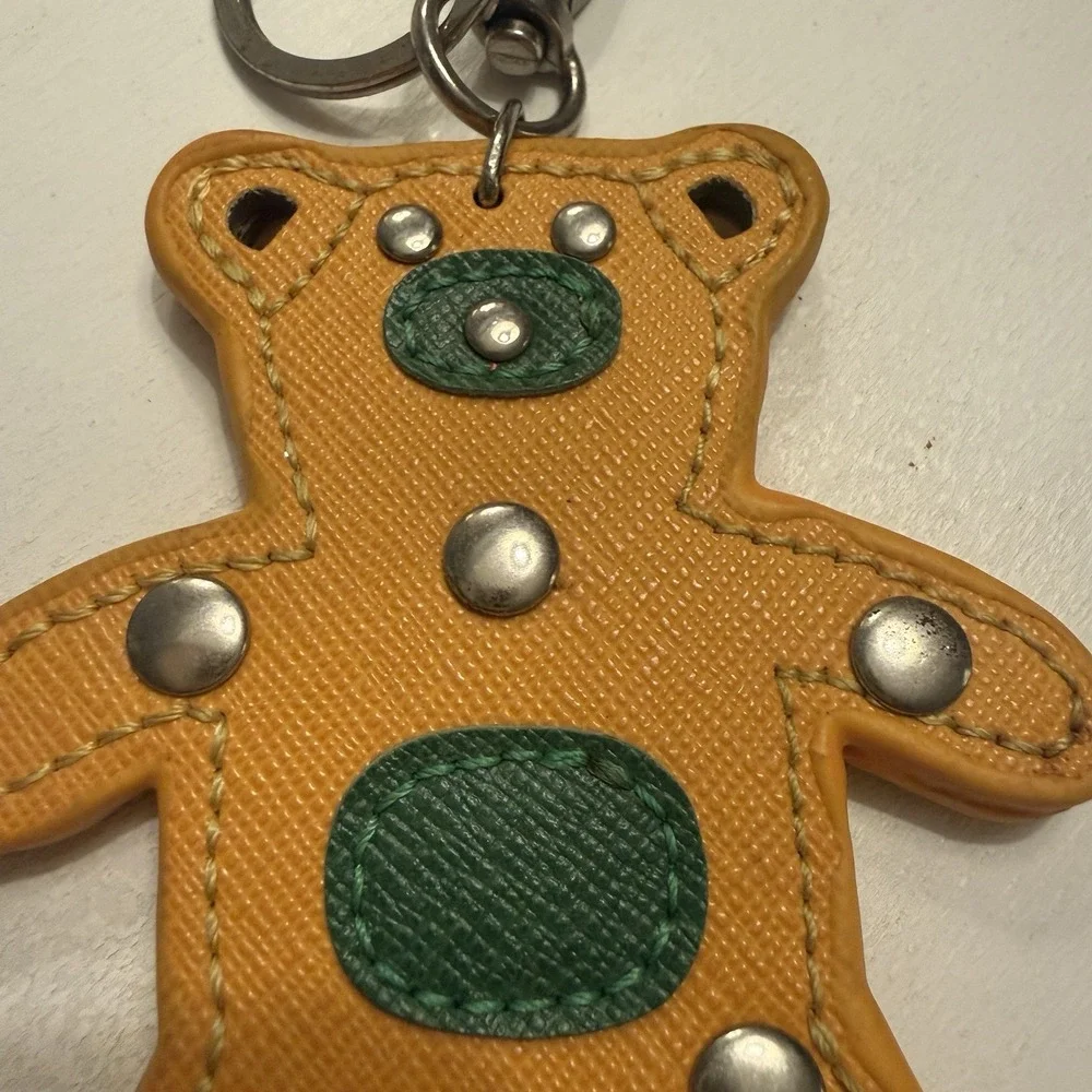 Flat Bear Luxury Key Chain/Bag Charm Preloved Metal‎ Features/Fittings 3